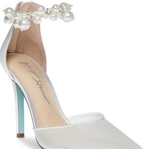 Betsy Johnson Jace Pearl white Heels 9.5  brand new never worn